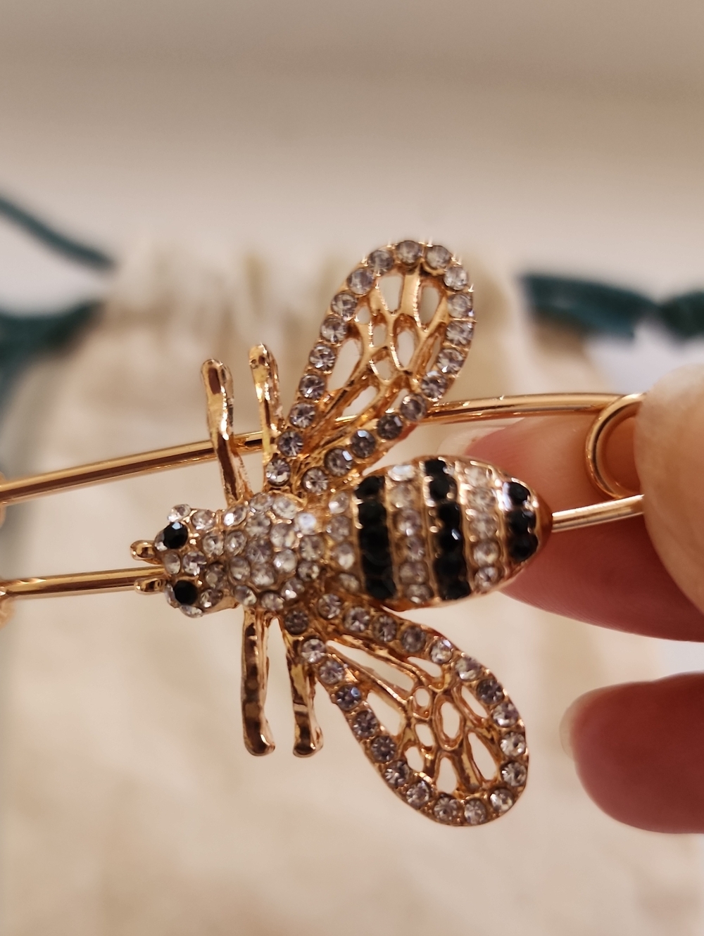 Bee Crystal Safety Pin Brooch Gold Tone Black Enamel Rhinestone - Picture 4 of 7